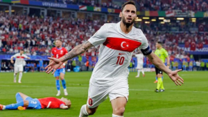 Cenk Tosun scored a stoppage-time winner as Turkey beat the Czech Republic in their final group game to secure a last-16 tie against Austria.
