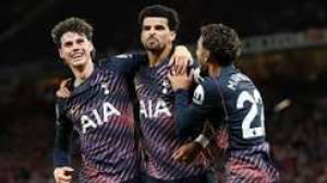 Dominic Solanke scored in stoppage time to salvage a point for 10-man Tottenham as they snatched a draw against Manchester United in a feisty encounter at Old Trafford.