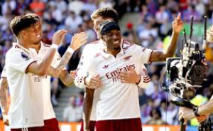 Arsenal started their reign as Premier League champions with a routine win over Crystal Palace in a party atmosphere at Selhurst Park.