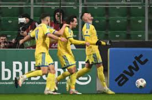 Ukraine scored two late goals to qualify for the World Cup play-offs at the expense of Iceland.