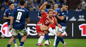 Bundesliga champions Bayern Munich failed to score for the first time in 59 competitive matches as newly promoted Schalke held them to a goalless draw in Gelsenkirchen.