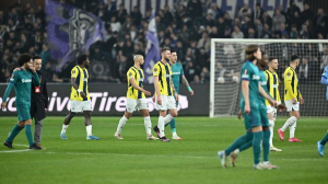 Play was suspended for 15 minutes in the Europa League play-off tie between Anderlecht and Fenerbahce on Thursday because of crowd trouble.