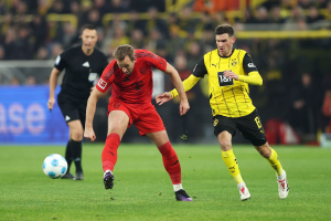 Harry Kane limped off as his Bayern Munich side came from behind to draw 1-1 away at Borussia Dortmund.